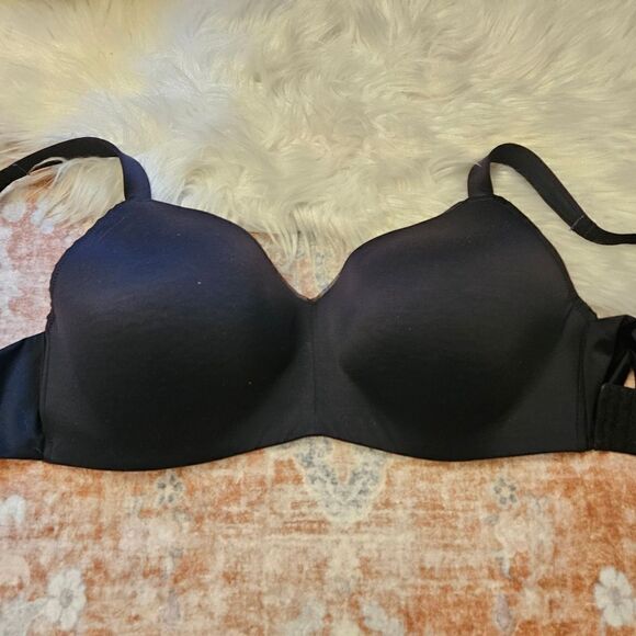 Auden Wireless Bra - Picture 2 of 5